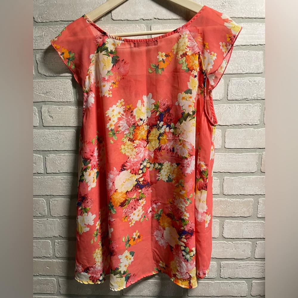XL short sleeve Top, peach floral